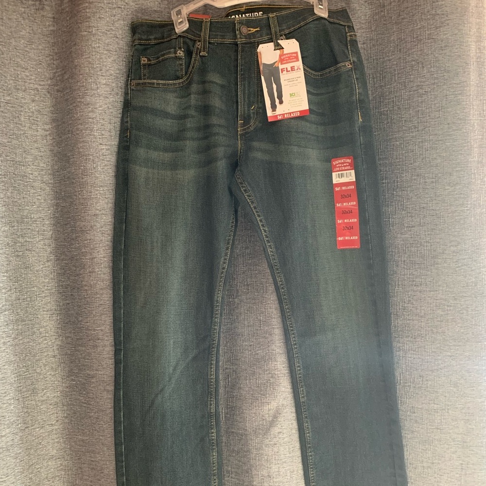 NWT Mens Levi’s Relaxed fit. 32•34